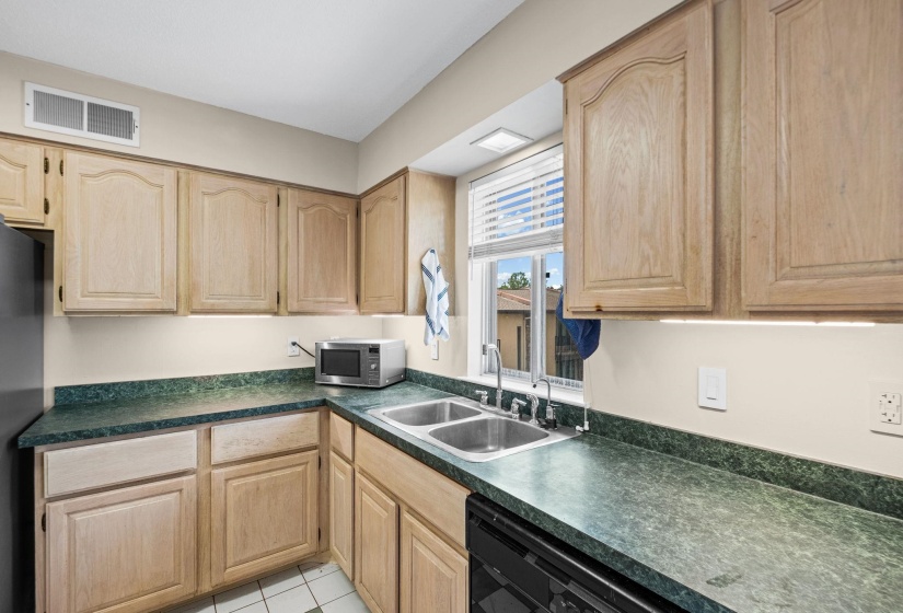 439 PERKINS RD, Memphis, Tennessee 38117, 3 Bedroom Bedrooms, 6 Room Rooms,2.1 BathroomBathrooms,Residential,For Sale,PERKINS,0,10229601