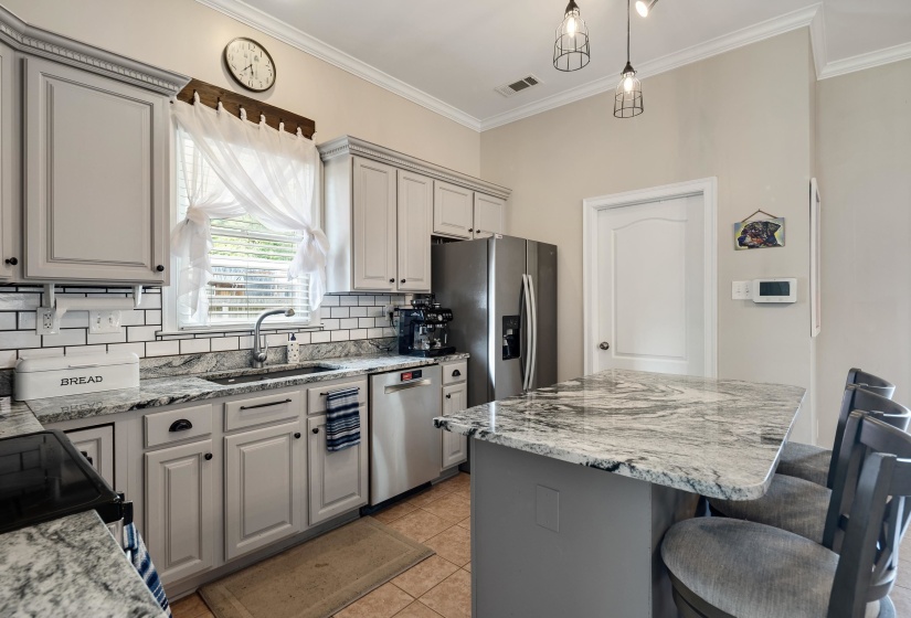 327 AVALON ST, Memphis, Tennessee 38112, 4 Bedroom Bedrooms, 8 Room Rooms,2.1 BathroomBathrooms,Residential,For Sale,AVALON,0,10229602