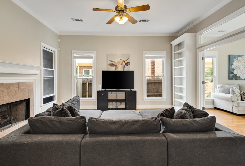 327 AVALON ST, Memphis, Tennessee 38112, 4 Bedroom Bedrooms, 8 Room Rooms,2.1 BathroomBathrooms,Residential,For Sale,AVALON,0,10229602