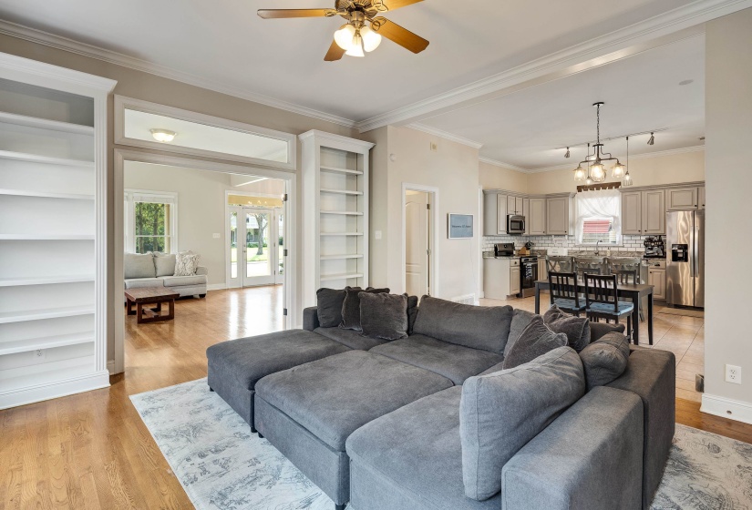 327 AVALON ST, Memphis, Tennessee 38112, 4 Bedroom Bedrooms, 8 Room Rooms,2.1 BathroomBathrooms,Residential,For Sale,AVALON,0,10229602