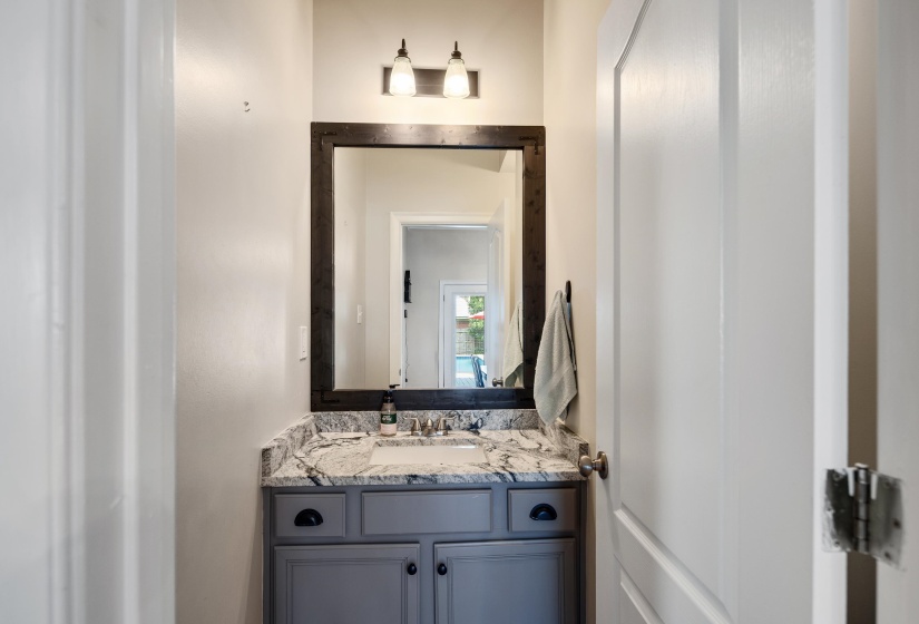 327 AVALON ST, Memphis, Tennessee 38112, 4 Bedroom Bedrooms, 8 Room Rooms,2.1 BathroomBathrooms,Residential,For Sale,AVALON,0,10229602