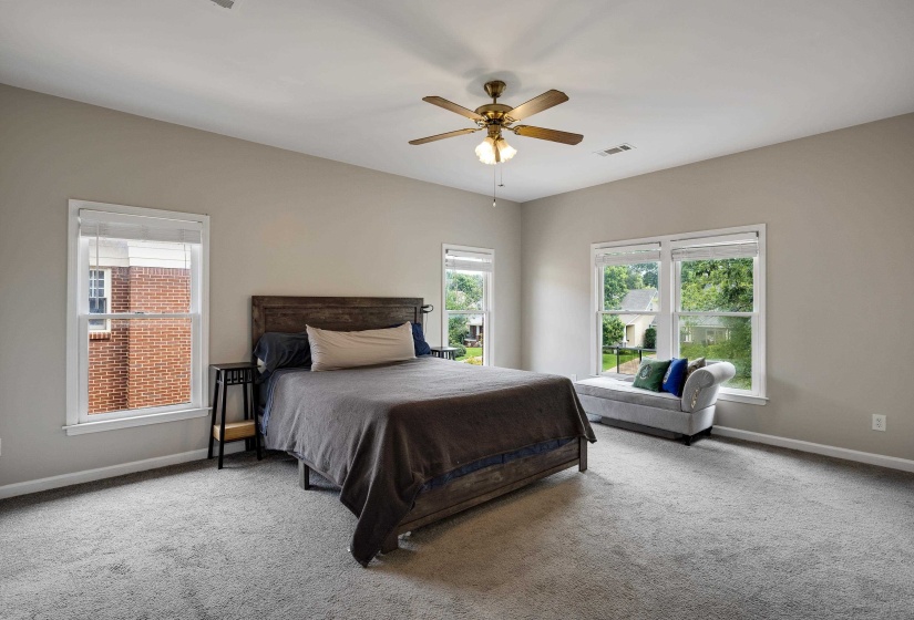327 AVALON ST, Memphis, Tennessee 38112, 4 Bedroom Bedrooms, 8 Room Rooms,2.1 BathroomBathrooms,Residential,For Sale,AVALON,0,10229602