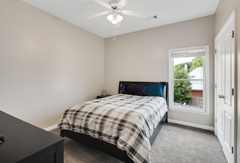 327 AVALON ST, Memphis, Tennessee 38112, 4 Bedroom Bedrooms, 8 Room Rooms,2.1 BathroomBathrooms,Residential,For Sale,AVALON,0,10229602