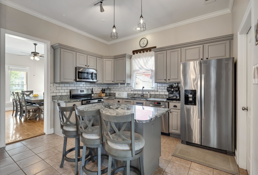 327 AVALON ST, Memphis, Tennessee 38112, 4 Bedroom Bedrooms, 8 Room Rooms,2.1 BathroomBathrooms,Residential,For Sale,AVALON,0,10229602
