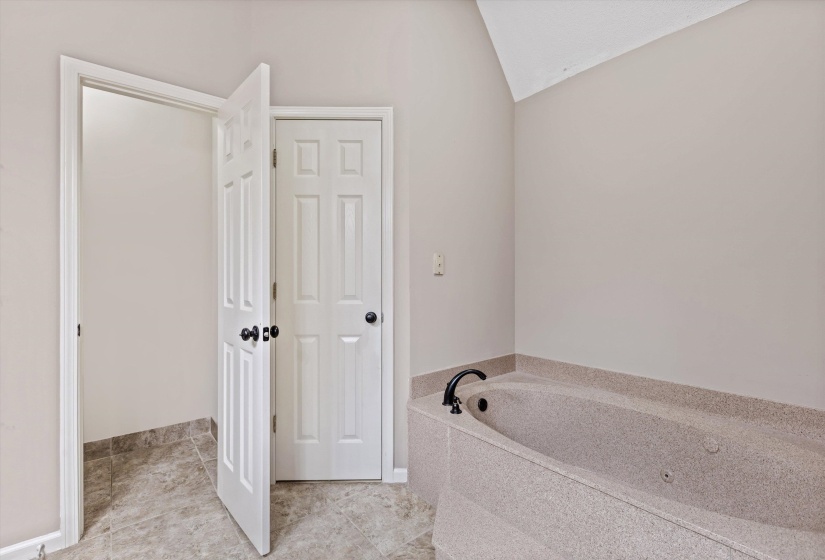 383 NOLLEY DR, Collierville, Tennessee 38017, 4 Bedroom Bedrooms, 1 Room Rooms,3 BathroomBathrooms,Residential,For Sale,NOLLEY,0,10229612