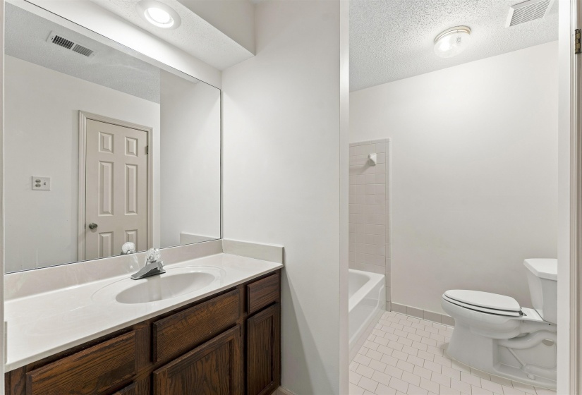 2425 FAIRWAY OAKS DR, Bartlett, Tennessee 38134, 3 Bedroom Bedrooms, 7 Room Rooms,2 BathroomBathrooms,Residential,For Sale,FAIRWAY OAKS,0,10229613