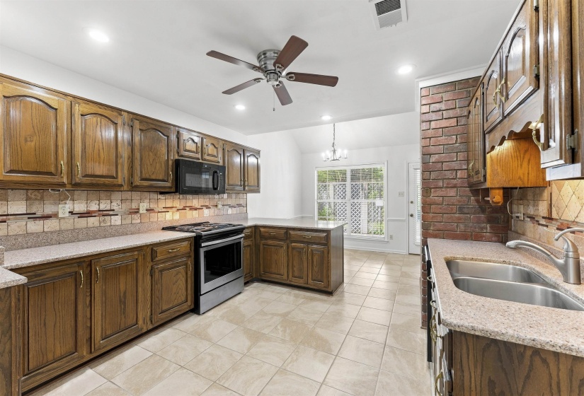 2425 FAIRWAY OAKS DR, Bartlett, Tennessee 38134, 3 Bedroom Bedrooms, 7 Room Rooms,2 BathroomBathrooms,Residential,For Sale,FAIRWAY OAKS,0,10229613