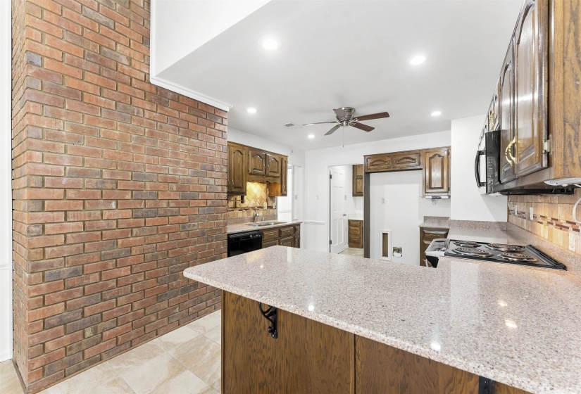 2425 FAIRWAY OAKS DR, Bartlett, Tennessee 38134, 3 Bedroom Bedrooms, 7 Room Rooms,2 BathroomBathrooms,Residential,For Sale,FAIRWAY OAKS,0,10229613