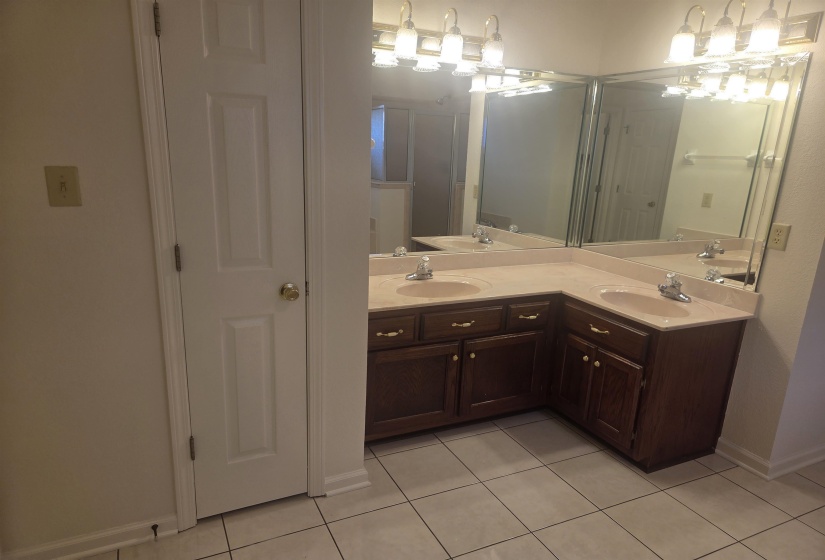 4421 LUGARDA LN, Unicorp/Memphis, Tennessee 38125, 4 Bedroom Bedrooms, 8 Room Rooms,3 BathroomBathrooms,Residential,For Sale,LUGARDA,0,10229619