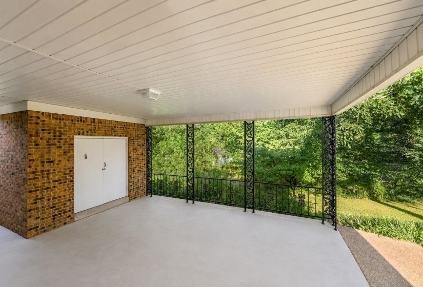 691 POPLAR DR, Decaturville, Tennessee 38329, 3 Bedroom Bedrooms, 9 Room Rooms,2 BathroomBathrooms,Residential,For Sale,POPLAR,0,10229622