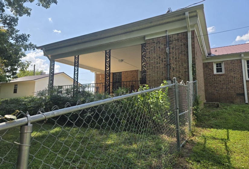 691 POPLAR DR, Decaturville, Tennessee 38329, 3 Bedroom Bedrooms, 9 Room Rooms,2 BathroomBathrooms,Residential,For Sale,POPLAR,0,10229622