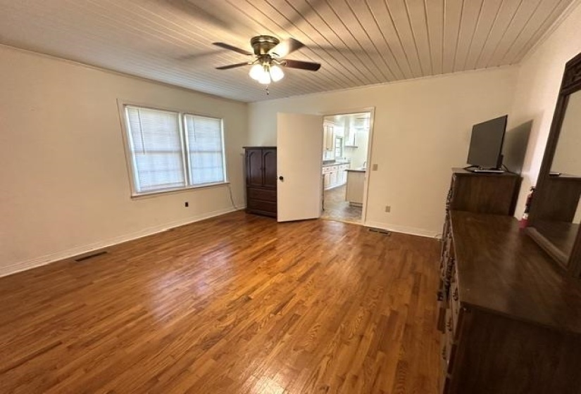 1105 PINHOOK DR, Savannah, Tennessee 38372, 3 Bedroom Bedrooms, 8 Room Rooms,1.1 BathroomBathrooms,Residential,For Sale,PINHOOK,0,10229627