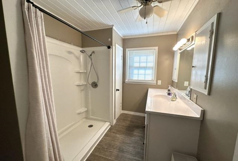 1105 PINHOOK DR, Savannah, Tennessee 38372, 3 Bedroom Bedrooms, 8 Room Rooms,1.1 BathroomBathrooms,Residential,For Sale,PINHOOK,0,10229627