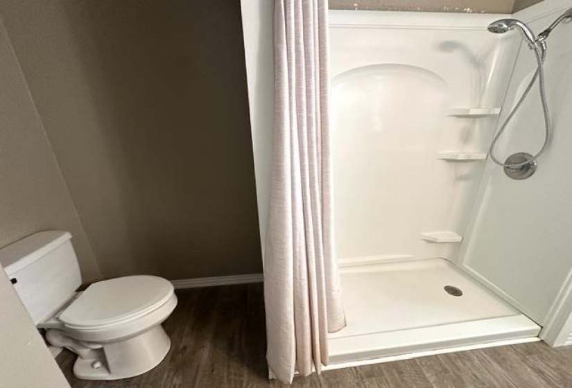 1105 PINHOOK DR, Savannah, Tennessee 38372, 3 Bedroom Bedrooms, 8 Room Rooms,1.1 BathroomBathrooms,Residential,For Sale,PINHOOK,0,10229627