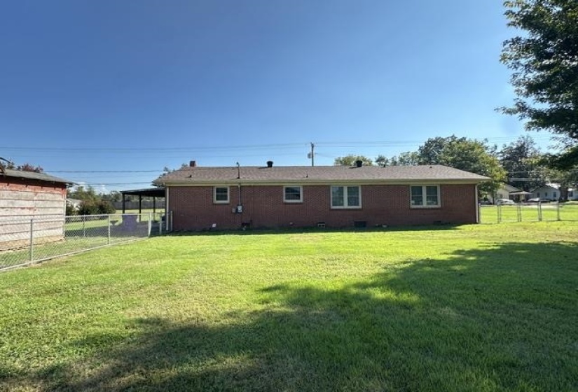 1105 PINHOOK DR, Savannah, Tennessee 38372, 3 Bedroom Bedrooms, 8 Room Rooms,1.1 BathroomBathrooms,Residential,For Sale,PINHOOK,0,10229627