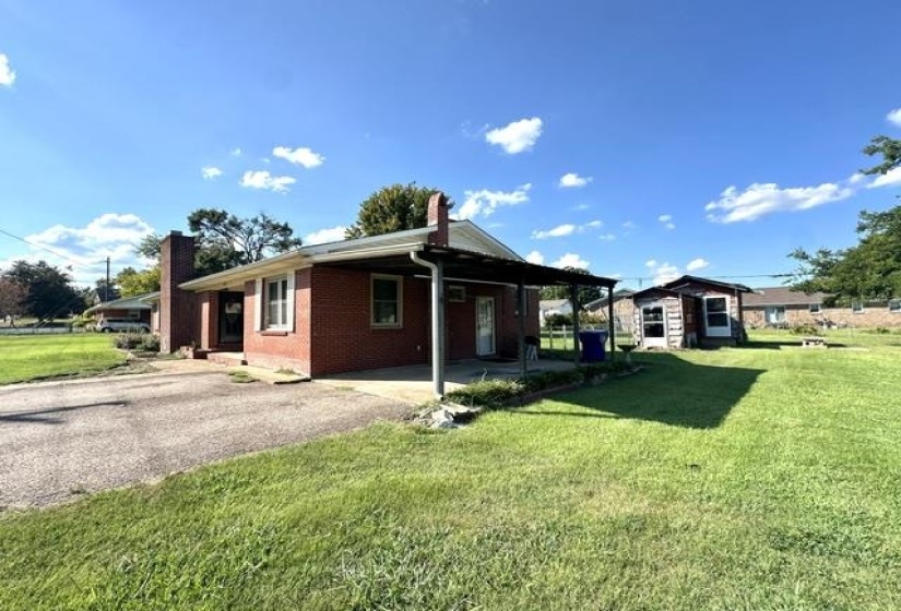 1105 PINHOOK DR, Savannah, Tennessee 38372, 3 Bedroom Bedrooms, 8 Room Rooms,1.1 BathroomBathrooms,Residential,For Sale,PINHOOK,0,10229627