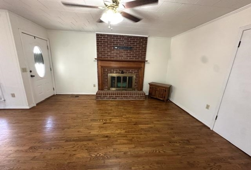 1105 PINHOOK DR, Savannah, Tennessee 38372, 3 Bedroom Bedrooms, 8 Room Rooms,1.1 BathroomBathrooms,Residential,For Sale,PINHOOK,0,10229627