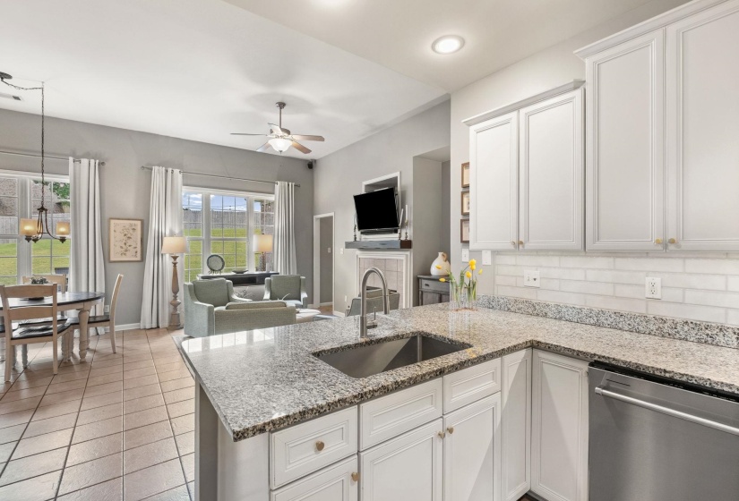 9424 LAUREL HILL DR, Lakeland, Tennessee 38002, 5 Bedroom Bedrooms, 10 Room Rooms,3 BathroomBathrooms,Residential,For Sale,LAUREL HILL,0,10229630