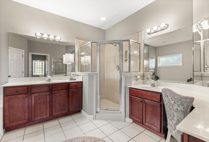 9424 LAUREL HILL DR, Lakeland, Tennessee 38002, 5 Bedroom Bedrooms, 10 Room Rooms,3 BathroomBathrooms,Residential,For Sale,LAUREL HILL,0,10229630