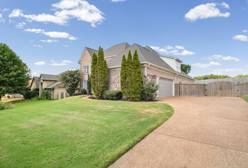 9424 LAUREL HILL DR, Lakeland, Tennessee 38002, 5 Bedroom Bedrooms, 10 Room Rooms,3 BathroomBathrooms,Residential,For Sale,LAUREL HILL,0,10229630