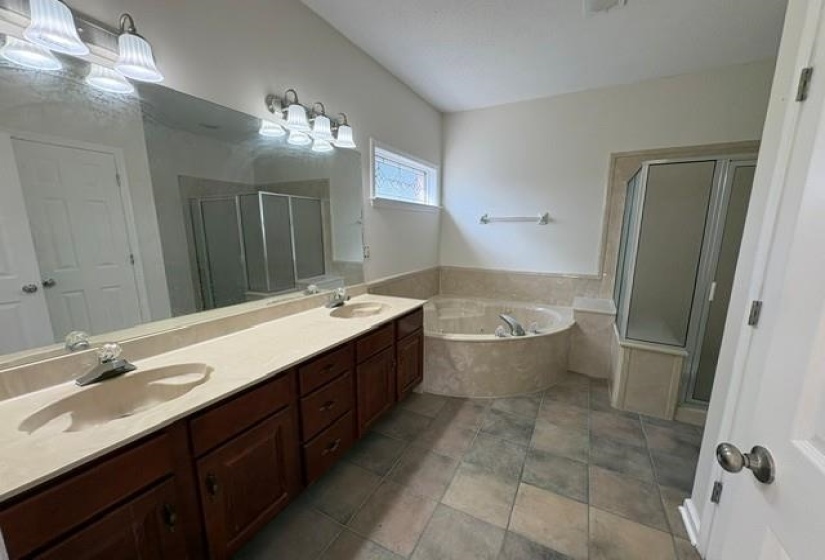 8593 MAY ORCHARD LN, Memphis, Tennessee 38018, 5 Bedroom Bedrooms, 8 Room Rooms,3 BathroomBathrooms,Residential,For Sale,MAY ORCHARD,0,10229641