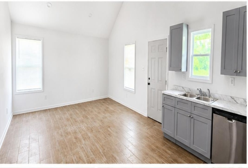 589 GILLEAS RD, Memphis, Tennessee 38109, 3 Bedroom Bedrooms, 8 Room Rooms,2 BathroomBathrooms,Residential,For Sale,GILLEAS,0,10229643