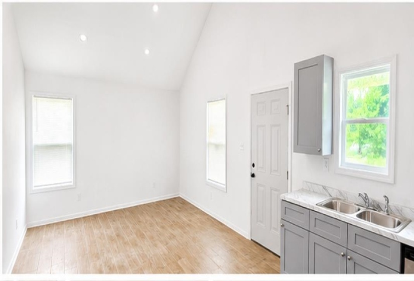 589 GILLEAS RD, Memphis, Tennessee 38109, 3 Bedroom Bedrooms, 8 Room Rooms,2 BathroomBathrooms,Residential,For Sale,GILLEAS,0,10229643