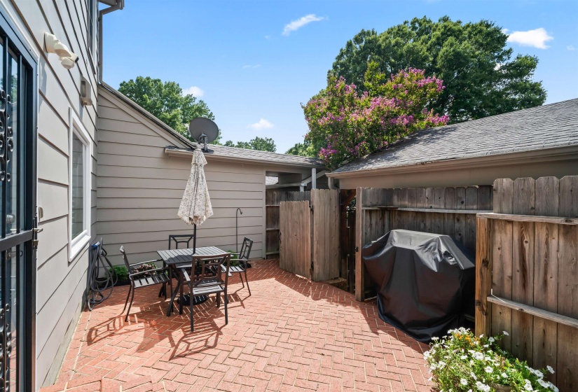 6943 FORDS STATION RD, Germantown, Tennessee 38138, 3 Bedroom Bedrooms, 6 Room Rooms,2.1 BathroomBathrooms,Residential,For Sale,FORDS STATION,0,10226220
