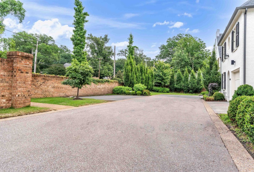 4167 MEADE VILLAGE CV, Memphis, Tennessee 38117, 5 Bedroom Bedrooms, 8 Room Rooms,4 BathroomBathrooms,Residential,For Sale,MEADE VILLAGE,0,10229648