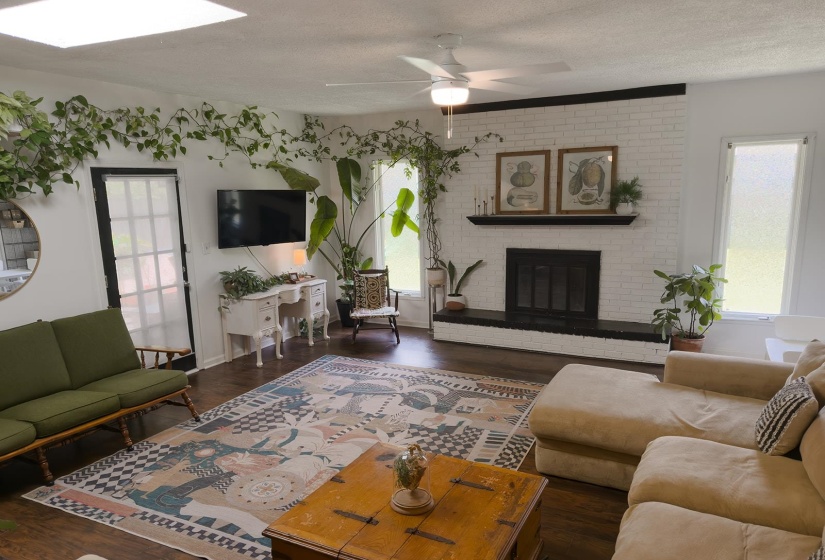 1941 EDWARD AVE, Memphis, Tennessee 38107, 4 Bedroom Bedrooms, 8 Room Rooms,2.1 BathroomBathrooms,Residential,For Sale,EDWARD,0,10229656
