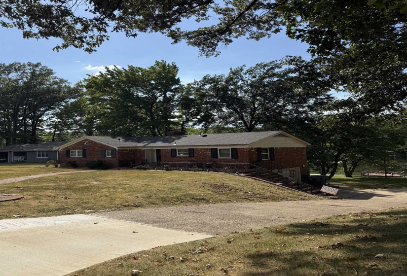4785 LAKERIDGE DR, Memphis, Tennessee 38109, 2 Bedroom Bedrooms, 5 Room Rooms,1.1 BathroomBathrooms,Residential,For Sale,LAKERIDGE,0,10229662