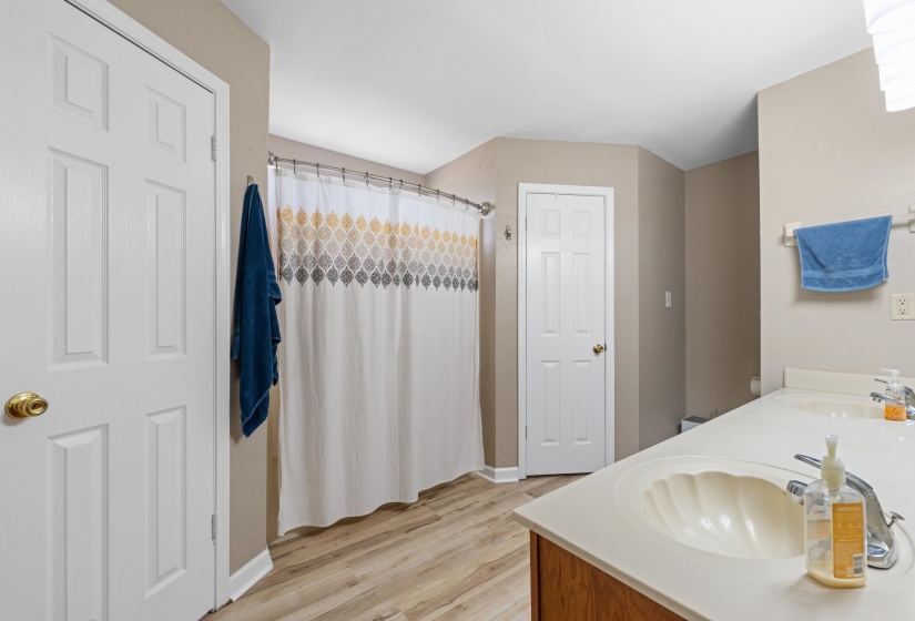 7527 APPLING MILL WAY, Memphis, Tennessee 38133, 4 Bedroom Bedrooms, 8 Room Rooms,2 BathroomBathrooms,Residential,For Sale,APPLING MILL,0,10229667