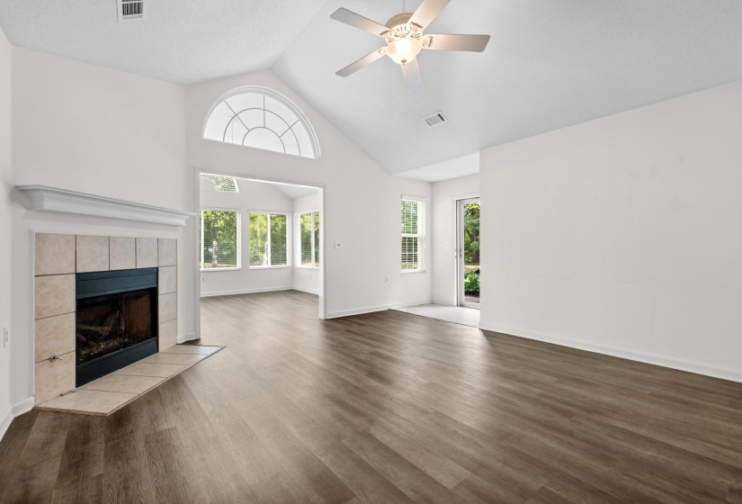 1097 OAK TIMBER CIR, Collierville, Tennessee 38017, 2 Bedroom Bedrooms, 6 Room Rooms,2 BathroomBathrooms,Residential,For Sale,OAK TIMBER,0,10229679