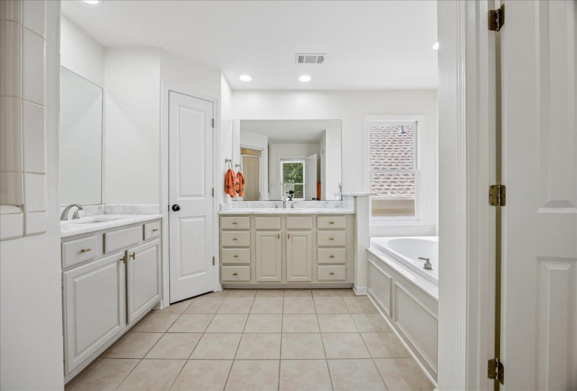 343 JAFFREY AVE, Collierville, Tennessee 38017, 3 Bedroom Bedrooms, 9 Room Rooms,2.1 BathroomBathrooms,Residential,For Sale,JAFFREY,0,10229681