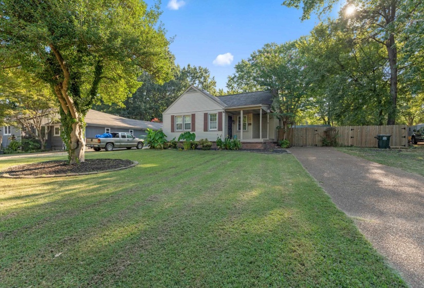 454 CENTER ST, Collierville, Tennessee 38017, 2 Bedroom Bedrooms, 6 Room Rooms,2 BathroomBathrooms,Residential,For Sale,CENTER,0,10229682