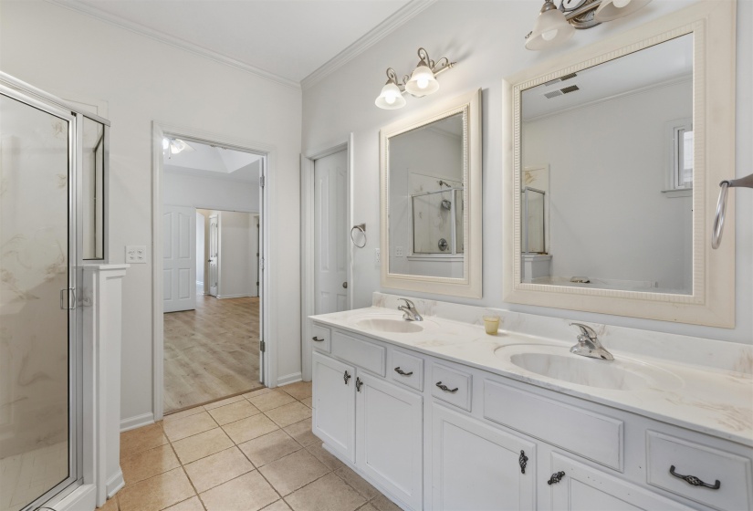 160 SYLBEN CV, Memphis, Tennessee 38120, 3 Bedroom Bedrooms, 7 Room Rooms,2.1 BathroomBathrooms,Residential,For Sale,SYLBEN,0,10229687