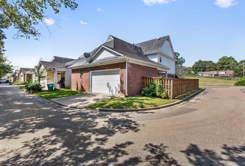 160 SYLBEN CV, Memphis, Tennessee 38120, 3 Bedroom Bedrooms, 7 Room Rooms,2.1 BathroomBathrooms,Residential,For Sale,SYLBEN,0,10229687