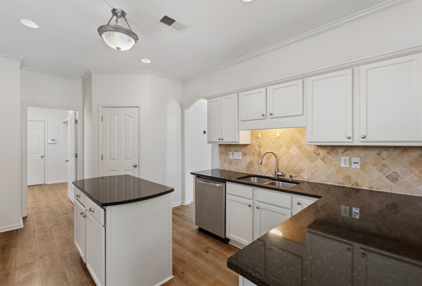 160 SYLBEN CV, Memphis, Tennessee 38120, 3 Bedroom Bedrooms, 7 Room Rooms,2.1 BathroomBathrooms,Residential,For Sale,SYLBEN,0,10229687