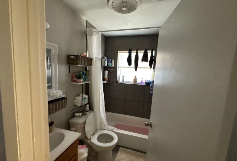 1536 COLONIAL RD, Memphis, Tennessee 38117, 3 Bedroom Bedrooms, 7 Room Rooms,2 BathroomBathrooms,Residential,For Sale,COLONIAL,0,10229688