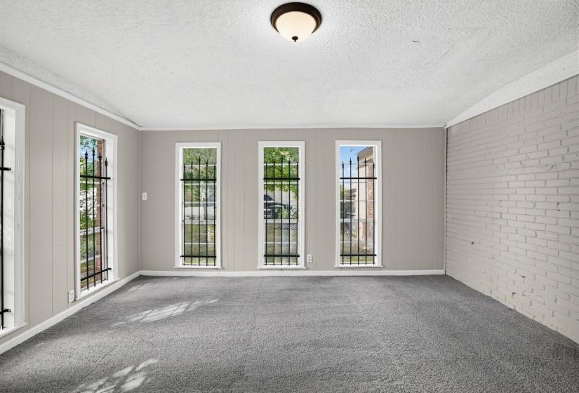 175 HORSE SHOE CV, Memphis, Tennessee 38109, 4 Bedroom Bedrooms, 8 Room Rooms,2 BathroomBathrooms,Residential,For Sale,HORSE SHOE,0,10229689