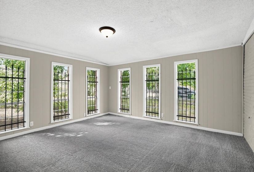 175 HORSE SHOE CV, Memphis, Tennessee 38109, 4 Bedroom Bedrooms, 8 Room Rooms,2 BathroomBathrooms,Residential,For Sale,HORSE SHOE,0,10229689