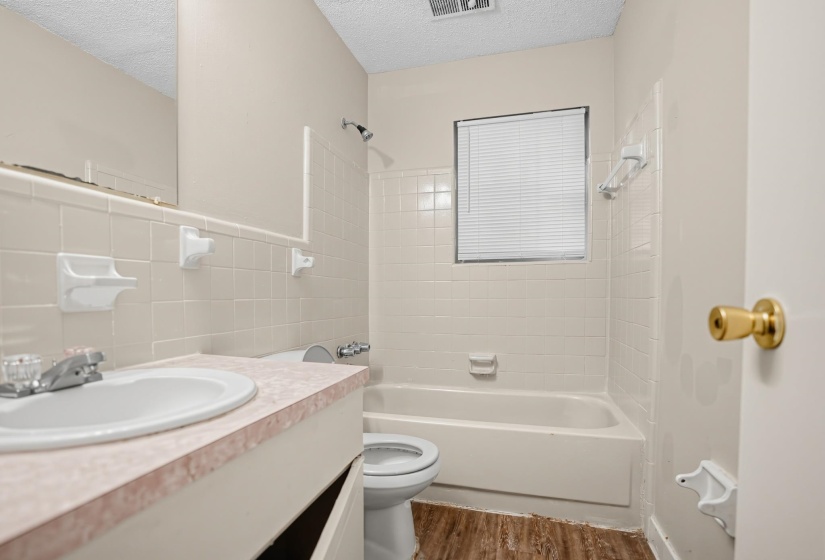 175 HORSE SHOE CV, Memphis, Tennessee 38109, 4 Bedroom Bedrooms, 8 Room Rooms,2 BathroomBathrooms,Residential,For Sale,HORSE SHOE,0,10229689