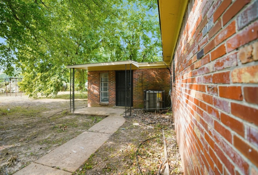 175 HORSE SHOE CV, Memphis, Tennessee 38109, 4 Bedroom Bedrooms, 8 Room Rooms,2 BathroomBathrooms,Residential,For Sale,HORSE SHOE,0,10229689