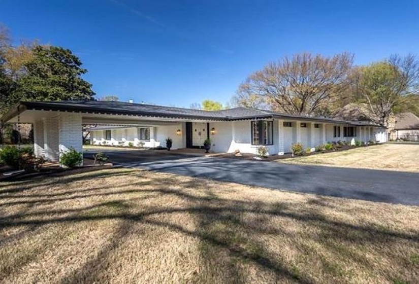 180 WARING RD, Memphis, Tennessee 38117, 4 Bedroom Bedrooms, 9 Room Rooms,5.1 BathroomBathrooms,Residential,For Sale,WARING,0,10229697