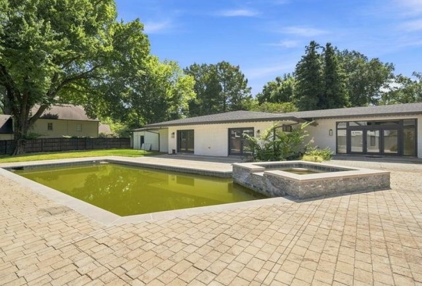 180 WARING RD, Memphis, Tennessee 38117, 4 Bedroom Bedrooms, 9 Room Rooms,5.1 BathroomBathrooms,Residential,For Sale,WARING,0,10229697