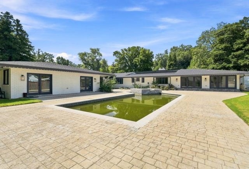 180 WARING RD, Memphis, Tennessee 38117, 4 Bedroom Bedrooms, 9 Room Rooms,5.1 BathroomBathrooms,Residential,For Sale,WARING,0,10229697