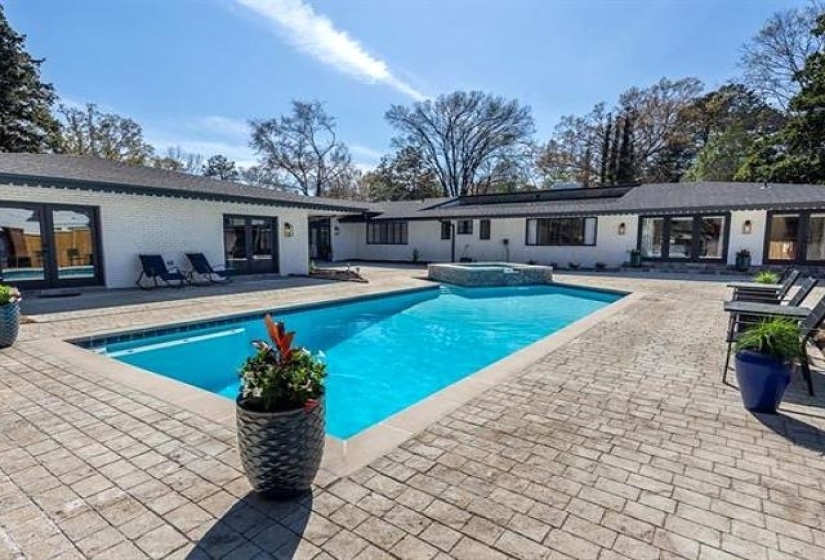 180 WARING RD, Memphis, Tennessee 38117, 4 Bedroom Bedrooms, 9 Room Rooms,5.1 BathroomBathrooms,Residential,For Sale,WARING,0,10229697