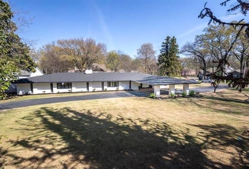 180 WARING RD, Memphis, Tennessee 38117, 4 Bedroom Bedrooms, 9 Room Rooms,5.1 BathroomBathrooms,Residential,For Sale,WARING,0,10229697