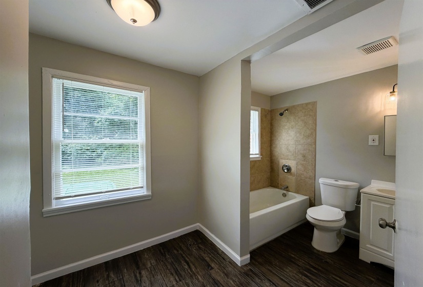 432 PEEBLES AVE, Memphis, Tennessee 38109, 3 Bedroom Bedrooms, 7 Room Rooms,1 BathroomBathrooms,Rental Properties,For Sale,PEEBLES,0,10229721