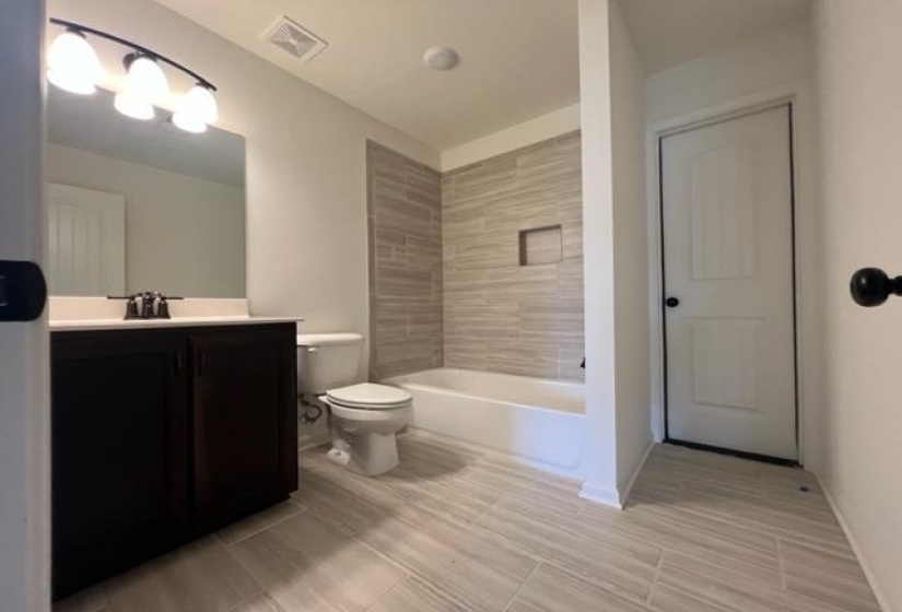 8373 EVERLY MEADOWS DR, Memphis, Tennessee 38125, 4 Bedroom Bedrooms, 4 Room Rooms,3 BathroomBathrooms,Rental Properties,For Sale,EVERLY MEADOWS,0,10229739